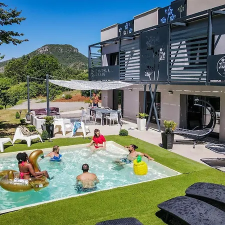 Holiday home Dandelion Gorges Du Tarn Piscine Jacuzzi Riviere Vue Exceptionnelle Nature Design Mostuejouls