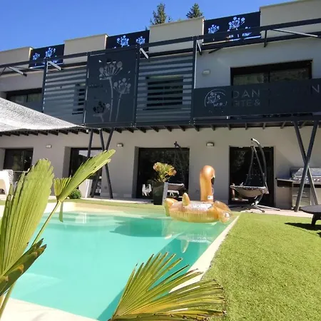 Holiday home Dandelion Gorges Du Tarn Piscine Jacuzzi Riviere Vue Exceptionnelle Nature Design Mostuejouls