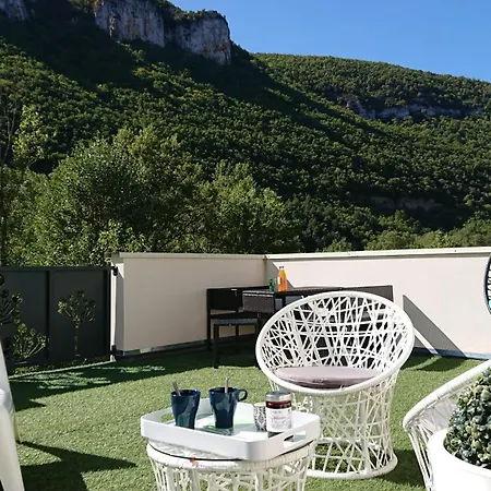 Dandelion Gorges Du Tarn Piscine Jacuzzi Riviere Vue Exceptionnelle Nature Design Mostuéjouls